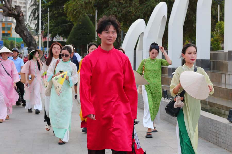 Nha Trang: Ao Dai Photoshoot with Cyclo Ride - Who will enjoy this most?