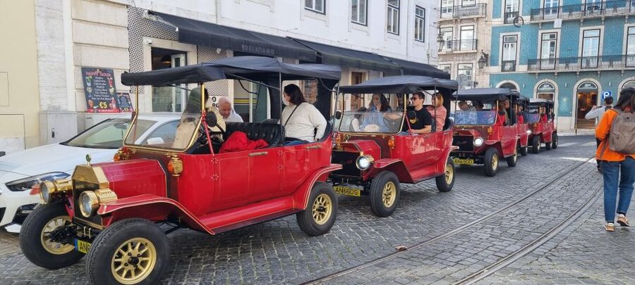 Nostalgic Lisbon Tuk Tuk Tour: Hidden Gems - Pastéis de Belém, Lisbon’s Famous Custard Pastry