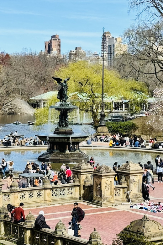NYC: Central Park Rickshaw Tour / Private and Guided - Crossing Bow Bridge
