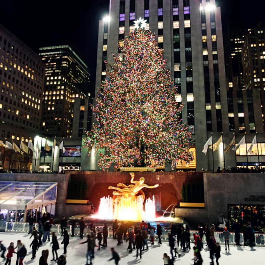 NYC Christmas Lights Tour: Heated Rickshaw Ride - Fifth Avenue’s windows and the Saks light show