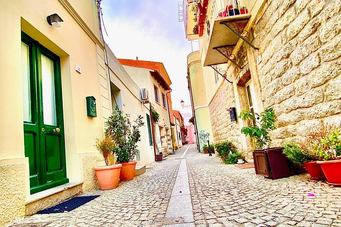 Olbia : Private Romantic Tuk-Tuk Tour - A fast way to get your bearings in Olbia