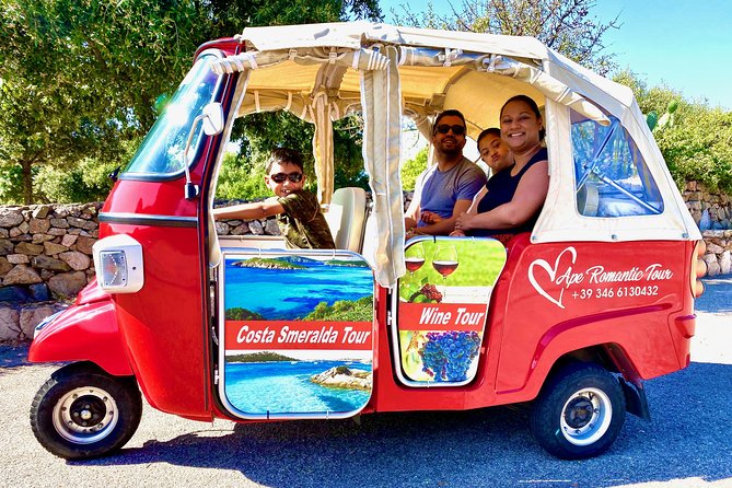 Olbia : Private Romantic Tuk-Tuk Tour - Central squares, fountains, and a view over the Gulf