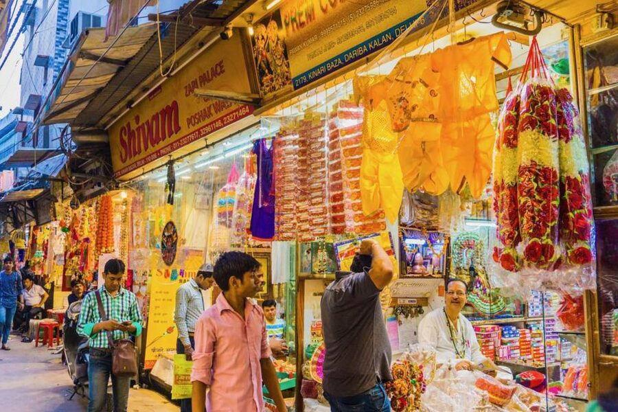 Old Delhi: 3-Hour Tuk-Tuk/Rickshaw Tour - What the guides add to the experience
