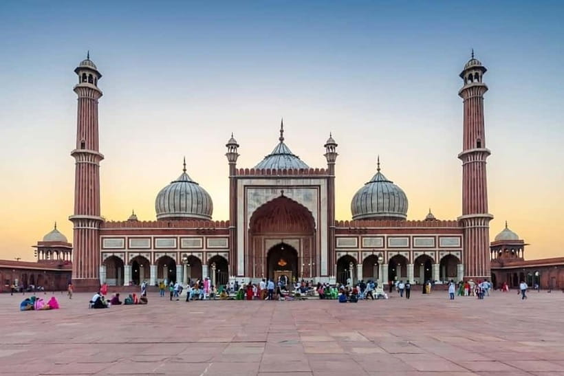 Old Delhi: Chandni Chowk, Food Tasting & Tuk Tuk Ride - How the guides shape the day