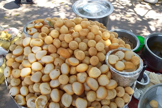 Old Delhi Street Food Tour With Spice Market On Tuk Tuk - Walking the spice market