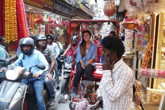 Old Delhi Tour with Tuk-Tuk/Rickshaw Ride - Jama Masjid begins the morning with space and scale