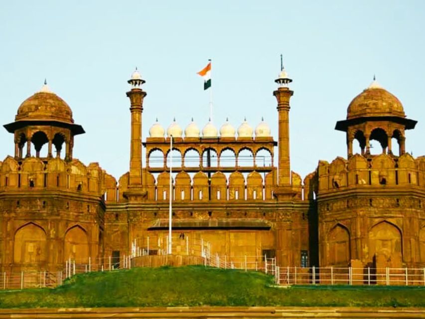 Old Delhi: Walking Tour with Tuk Tuk Ride & Snacks (Español) - What the $8 price really gives you