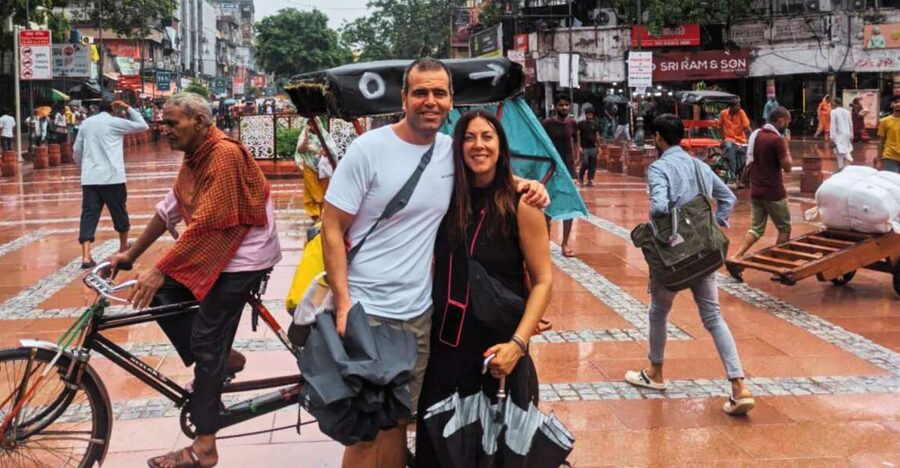 Old Delhi: Walking Tour with Tuk Tuk Ride & Snacks (Español) - Starting at Shri Digambar Jain Lal Mandir