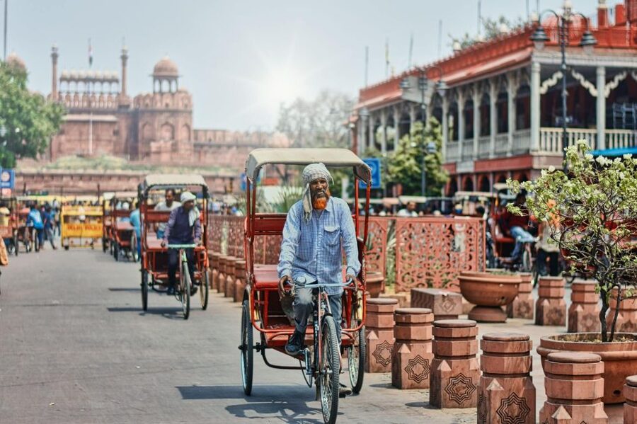 Old & New Delhi Private Tuk Tuk Tour with Street Food - Akshardham Temple’s modern traditional style
