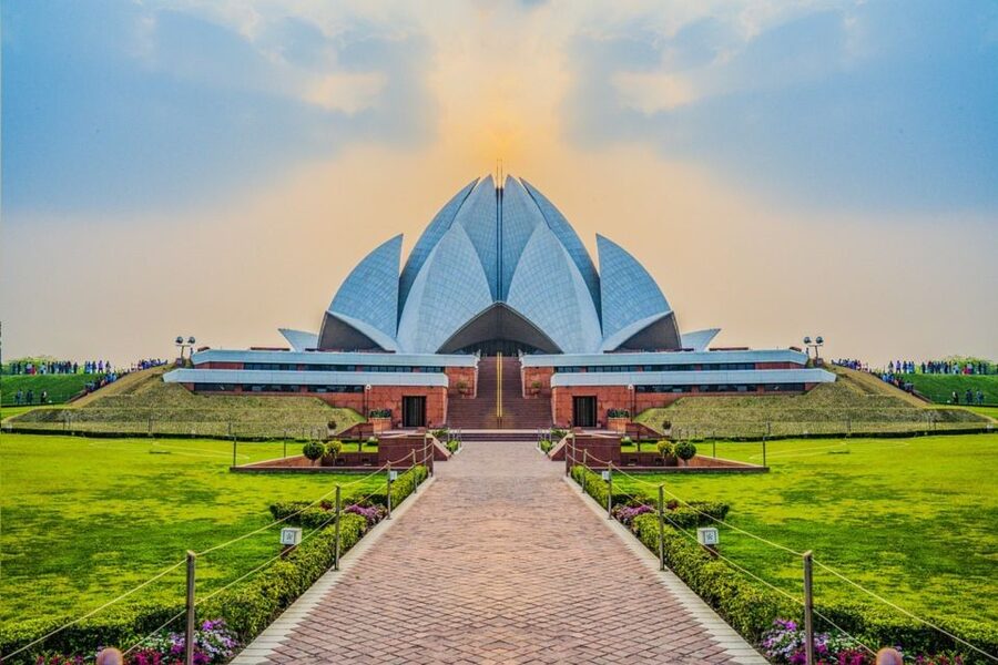 Old & New Delhi Private Tuk Tuk Tour with Street Food - Lotus Temple’s flower-shaped design