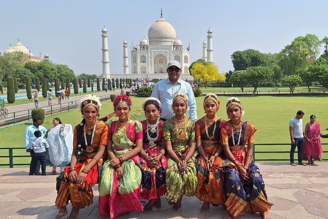 Old & New Delhi Tour : Monuments , Rickshaw Ride & Local Heritage - Akshardham: a grand final temple stop