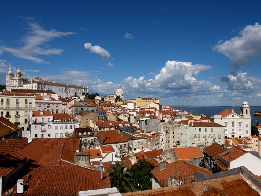 Old town of Lisbon on board of a tuk tuk- 1hour - Why a tuk tuk works well in Lisbon’s old town