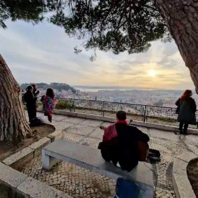 Old town of Lisbon on board of a tuk tuk- 1hour - Starting at Praça da Figueira