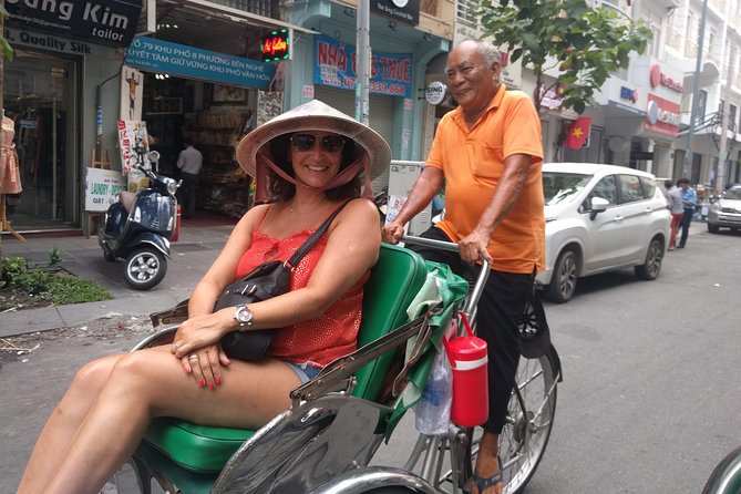 One hour cyclo tour around Saigon - Independence Palace and the end of the war