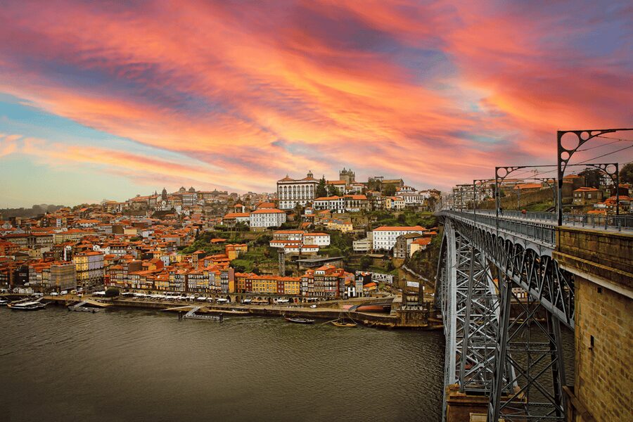 Oporto Tuk Tuk Tour: Among bridges and mysteries - 1.30h - Infante Dom Henrique and the old city beside the new
