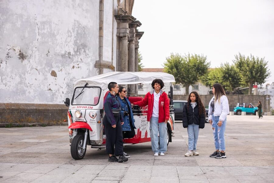 Oporto Tuk-Tuk Tour: Fast, Fun & Flexible – 1H to Full Day! - Crossing to Gaia and viewing Porto from Serra do Pilar