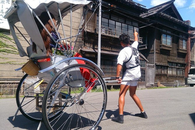 Otaru Rickshaw Tour - What the guides add to the ride