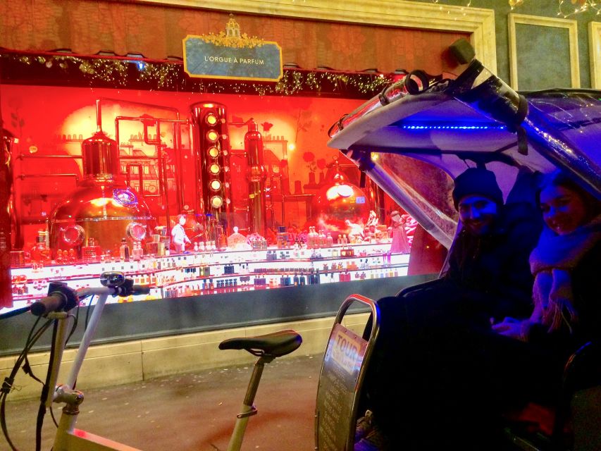 Paris: Nighttime Tuk-Tuk Tour - What the guide adds to the ride