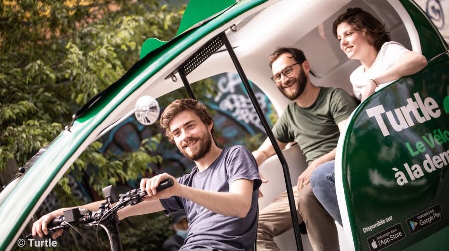 Paris: Private guided tour in Rickshaw bike - Gustave Eiffel - What the guide and equipment add