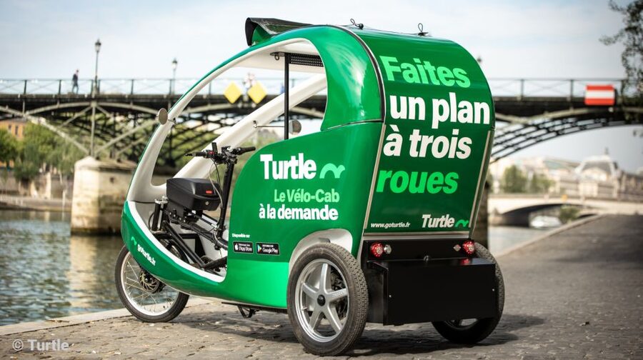 Paris : Private guided tour in Rickshaw bike - Napoléon - Hôtel de Ville and the return toward the Louvre