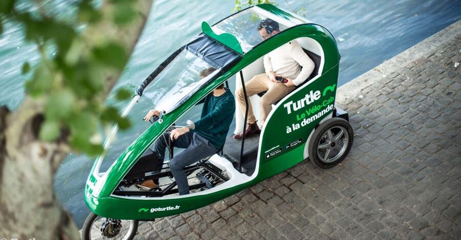 Paris : Private guided tour Rickshaw bike - Saint-Germain - A gentle introduction at the Saint-Michel Fountain