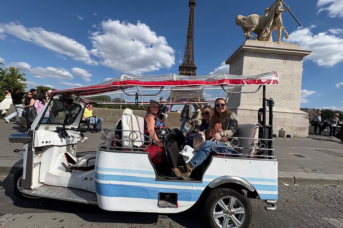 Paris Sightseeing by Tuk Tuk Golf Cart 2 hours - Place de la Concorde and the grand western axis