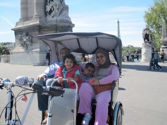 Paris Tuk-Tuk: 2, 4 or 6H First Highlights & Parisian Areas - Guides Bruno, Jennifer, and Jenny