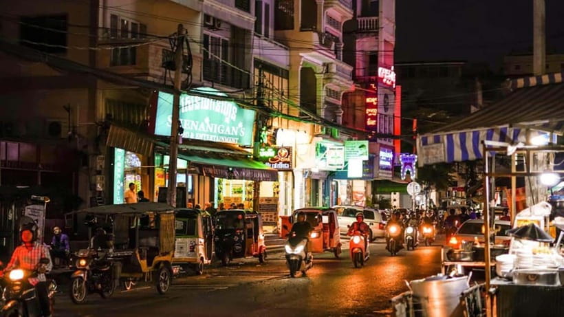 Phnom Penh: 9 Exciting Spots Evening Tuk-Tuk Tour - Key points at a glance