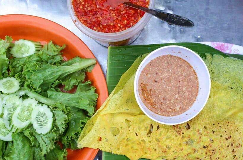 Phnom Penh: 9 Exciting Spots Evening Tuk-Tuk Tour - The Night Market and the evening food stop