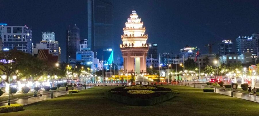 Phnom Penh: City Sights Evening or Half day Tour by Tuk Tuk - Markets: Night Market or Central Market