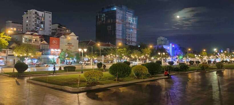 Phnom Penh: City Sights Evening or Half day Tour by Tuk Tuk - Chuon Nath Garden and the Friendship Monument