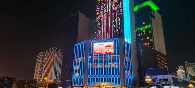Phnom Penh: City Sights Evening or Half day Tour by Tuk Tuk - NagaWorld, Diamond Island, and Riverside Views