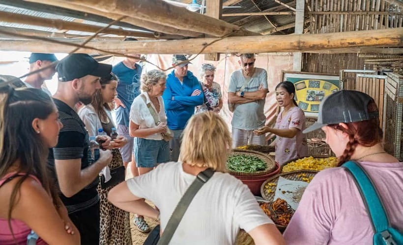 Phnom Penh City & Silk Island Full Day Tour by Tuk Tuk - Morning in Phnom Penh: palace, monument, market, and temple