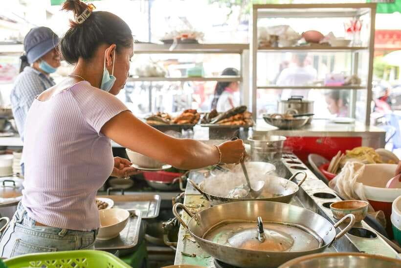 Phnom Penh: Culinary Underground Local Food Tuk-Tuk Tour - Craft beer and a rooftop finish