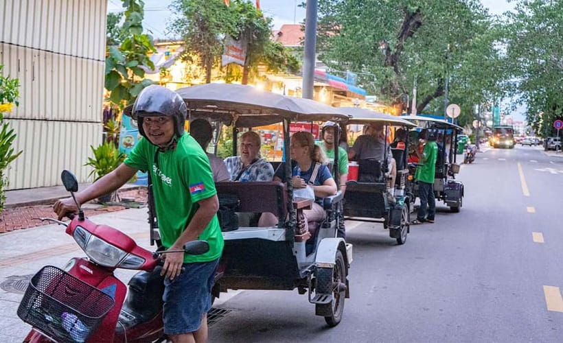 Phnom Penh: Evening City Tour by Tuk Tuk with 1 Dinner - Dinner at Romdeng Restaurant