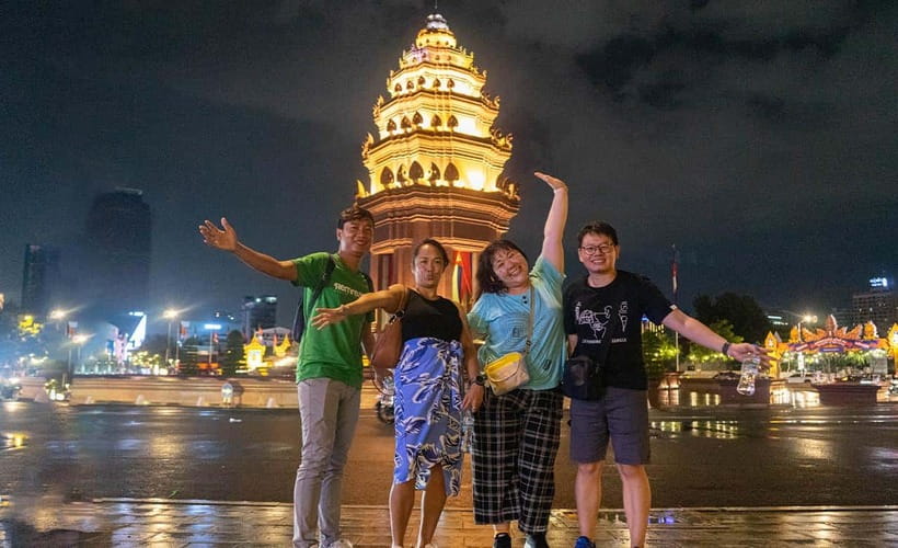 Phnom Penh: Evening Food Tour with Drinks & Tuk Tuk Included - A hidden alley and three generations of home cooking