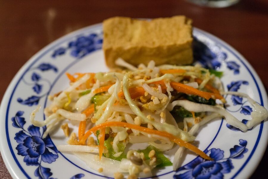 Phnom Penh: Evening Food Tour with Drinks & Tuk Tuk Included - Grilled chicken, sticky ribs, and local market flavors