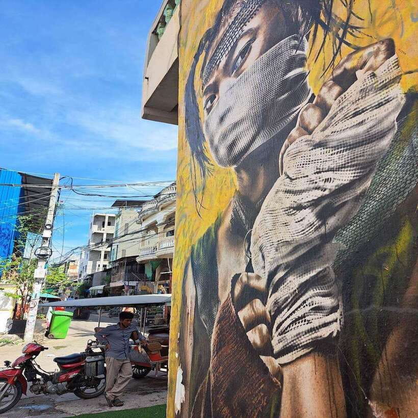 Phnom Penh | Food & Street Art Half Day Tour by Tuk Tuk - Second breakfast near the university crowd