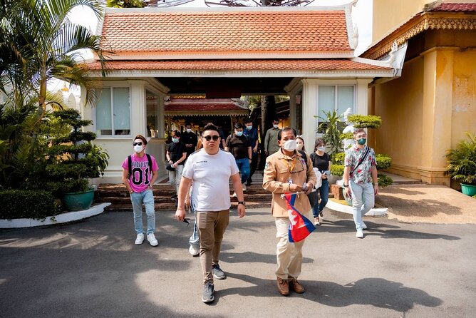 Phnom Penh Full Day Private Tour By Tuk Tuk or Taxi Car - Wat Phnom and Independence Monument