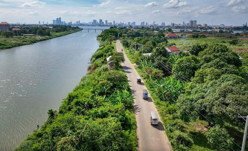 Phnom Penh Haft Day Tour to Silk Island by Tuk Tuk - Crossing the Mekong to Koh Dach