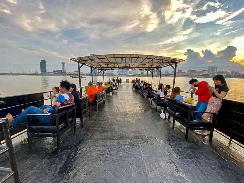 Phnom Penh: Mekong River Sunset Cruise and Tuk Tuk Ride - Starting with a tuk tuk pickup in Phnom Penh