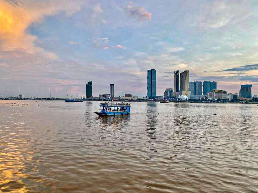 Phnom Penh: Mekong River Sunset Cruise and Tuk Tuk Ride - Sunset over the Mekong and Tonle Sap