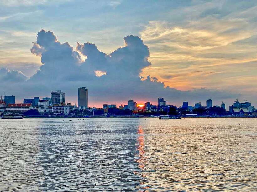 Phnom Penh: Mekong River Sunset Cruise and Tuk Tuk Ride - Practical tips for a smoother evening