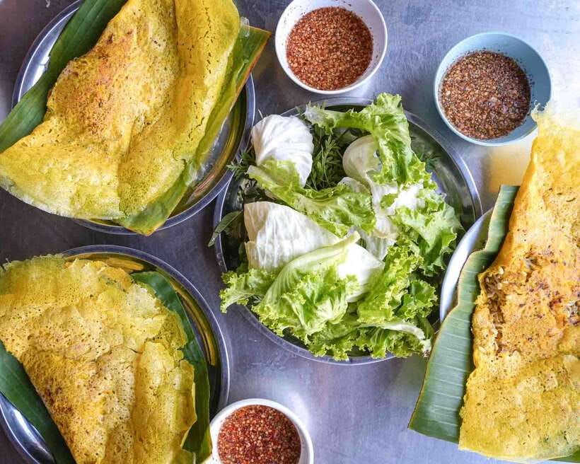 Phnom Penh: Morning Market & Guided Breakfast Tour by Tuktuk - Brother Salin’s pork and rice breakfast