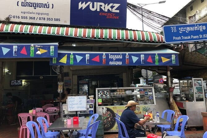 Phnom Penh Night City Highlights & Local Food tour by Tuktuk - Why Phnom Penh works so well after sunset