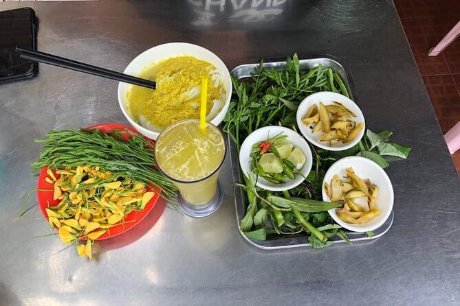 Phnom Penh Night City Highlights & Local Food tour by Tuktuk - What the $49 price really covers