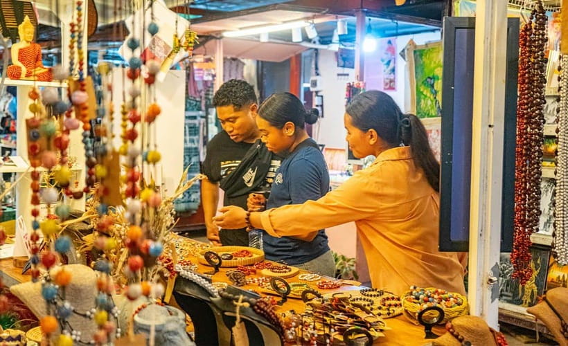 Phnom Penh: Night Foodie Tour by Tuk Tuk with Drinks - Phnom Penh Night Market and the Russian Market