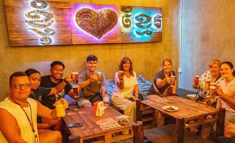 Phnom Penh: Night Foodie Tour by Tuk Tuk with Drinks - A beer at a Phnom Penh night spot
