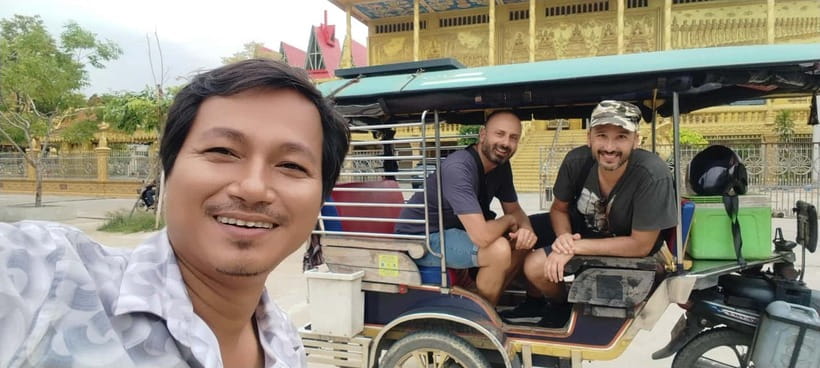 Phnom Penh: Private City Tour by Tuk-Tuk/Full or Half Day - Lunch and a useful pause in Phnom Penh