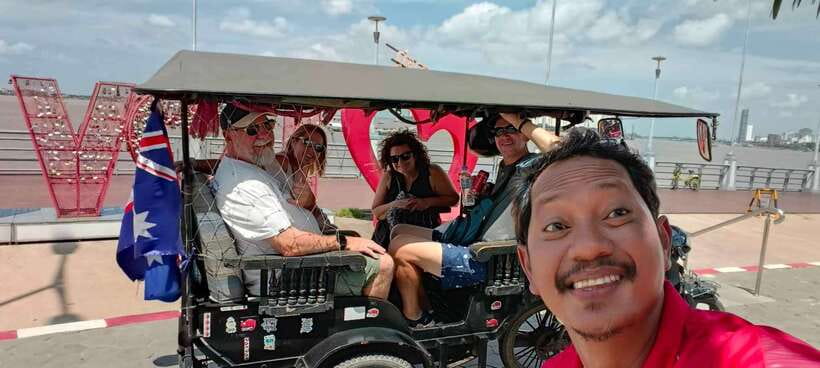 Phnom Penh: Private Tuk-Tuk Tour with English-Speaking - National Museum and the Royal Palace